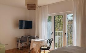 Powiew - B&B Pensjonat Noclegi Swinoujscie - Unterkunft Swinemuende - Guesthouse Tennis Garden Breakfast At Baltic Sea